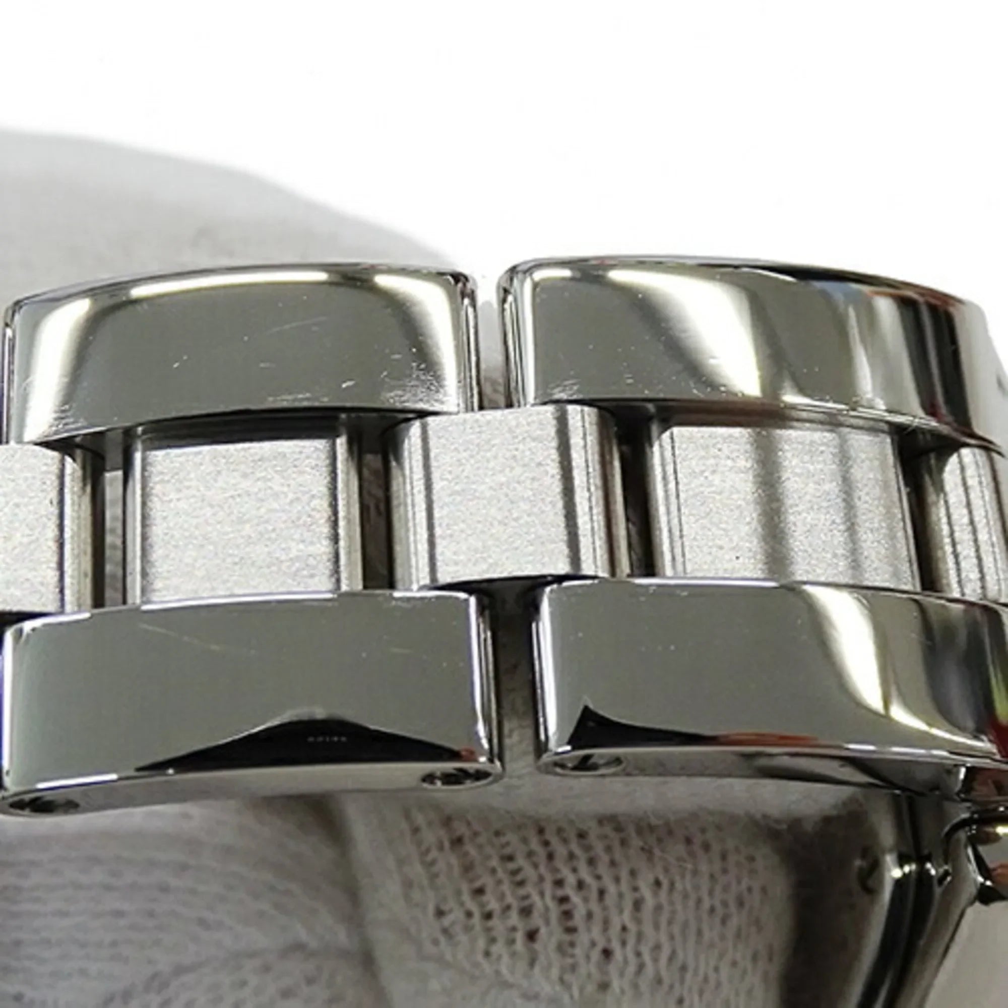 Pre-Owned Cartier Watch Ladies Roadster SM Date Quartz Stainless Steel SS W62016V3 Silver Polished (Fair)