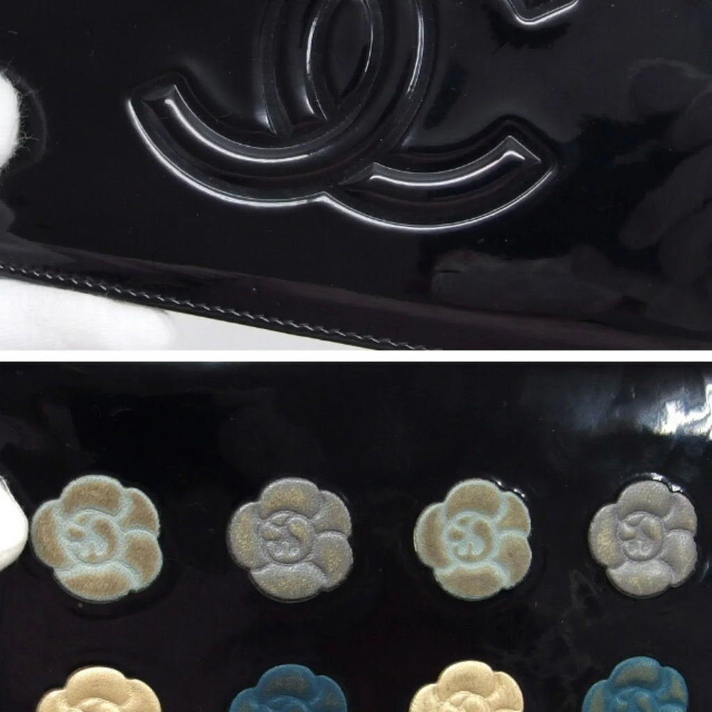 Pre-Owned Chanel camellia makeup palette bi-fold long wallet blue (Fair)
