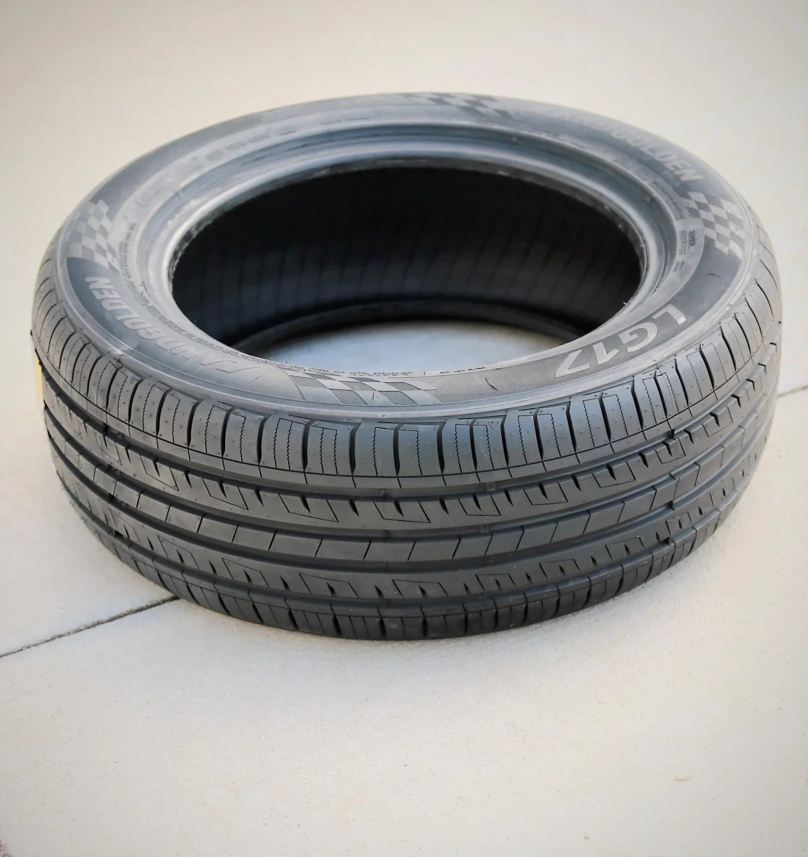 Landgolden LG17 195/55R15 85V Performance Tire Fits: 2007-08 Honda Fit Sport, 1999-2000 Honda Civic Si