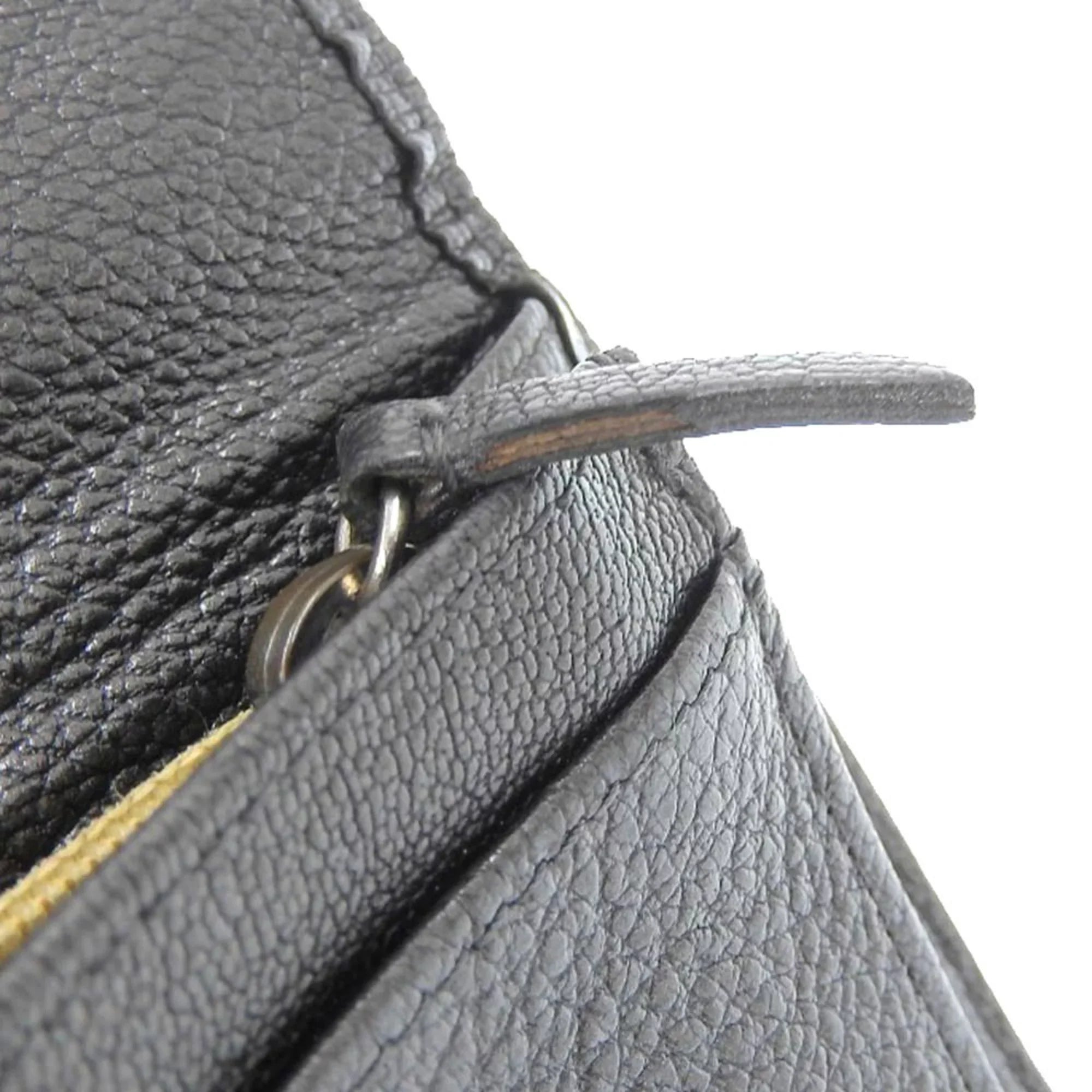 Pre-Owned Chanel CHANEL here mark bi-fold long wallet metallic lambskin gray No. 11 with seal (Fair)