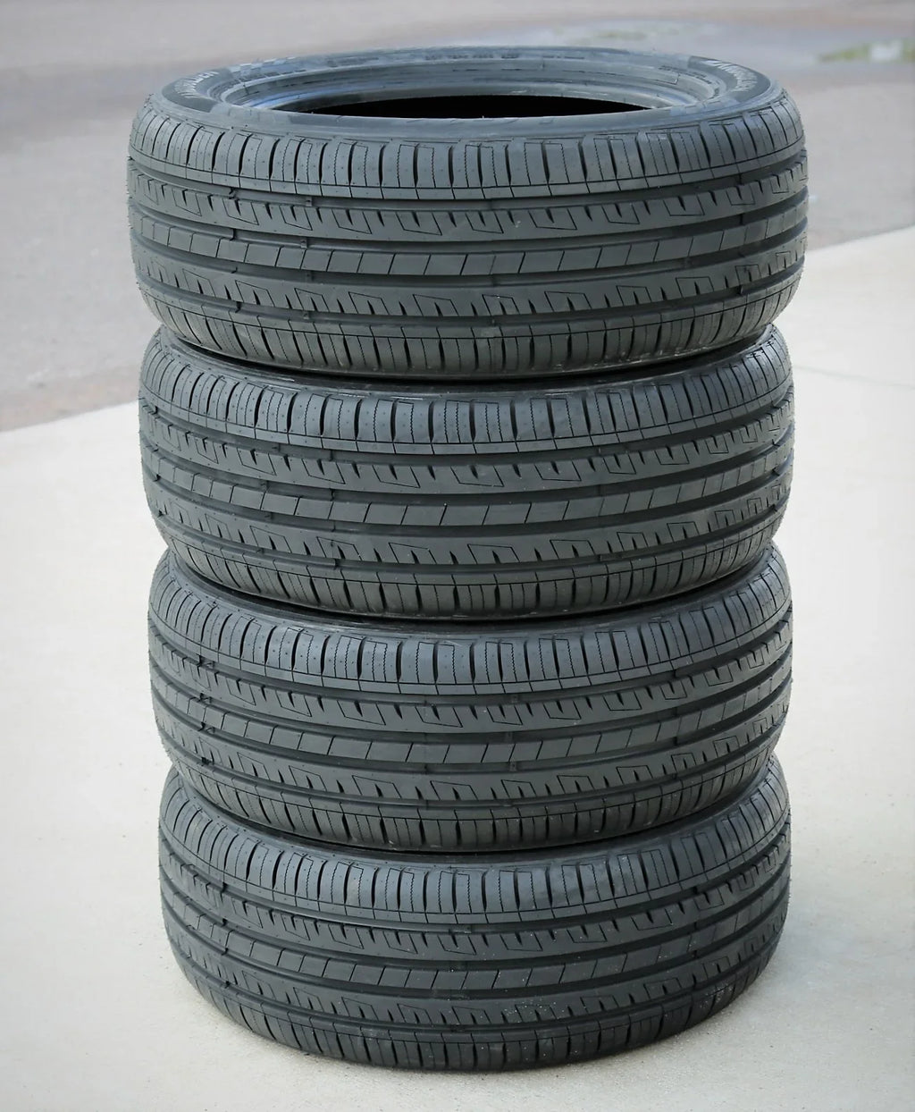 Landgolden LG17 195/55R15 85V Performance Tire Fits: 2007-08 Honda Fit Sport, 1999-2000 Honda Civic Si